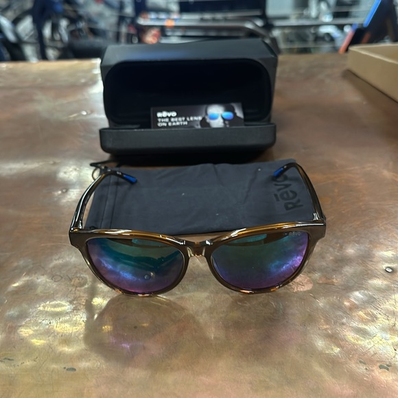 Revo Daphne Sunglasses - Picture 2 of 5